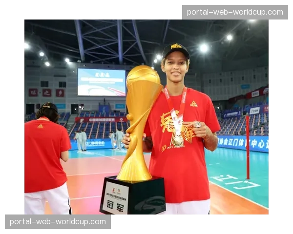 CBA总冠军奖杯“牟作云杯”开启全国巡展,首站抵达北京 CBA总冠军奖杯“牟作云杯”开启全国巡展,首站抵达北京