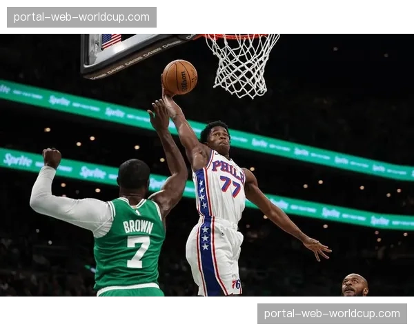 76人新秀埃奇科姆季后赛首秀贡献19分11篮板两双